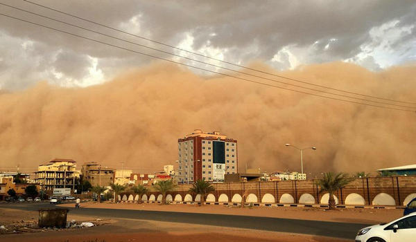 苏丹遭沙尘暴袭击